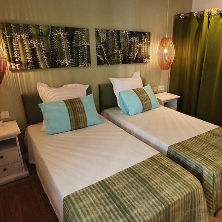 Les Cerisiers - Exclusive Beach Residence - 3 Bedroom Modern Apartment, Flic En Flac Экстерьер фото