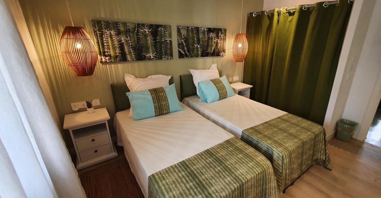 Les Cerisiers - Exclusive Beach Residence - 3 Bedroom Modern Apartment, Flic En Flac Экстерьер фото